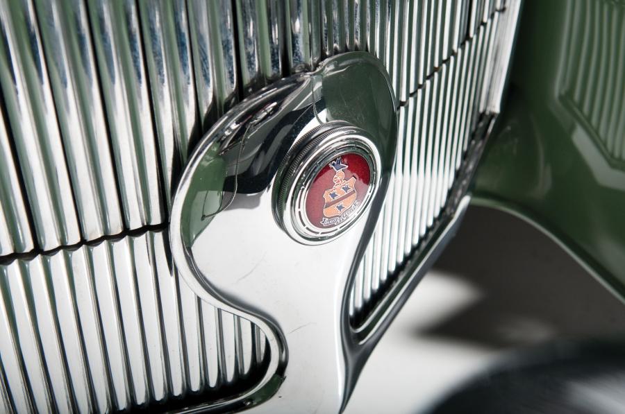  Pierce-Arrow 12 Model Convertible Sedan 1933 года  (фото 4 из 8)